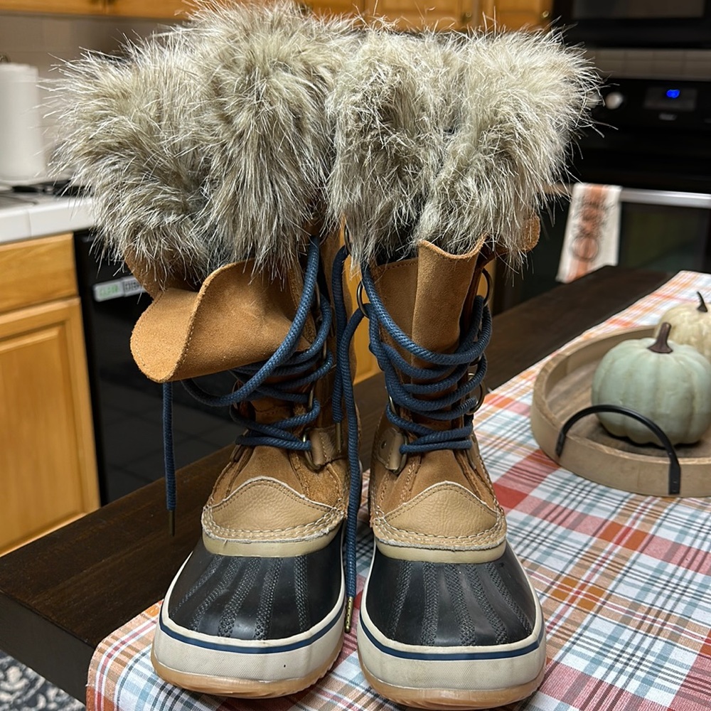 Sorel Joan of Arctic size 7 worn once for an hour.